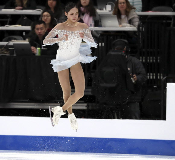 임은수가 7일(현지시간) 미국 캘리포니아주 애너하임에서 열린 국제빙상경기연맹(ISU) 4대륙 선수권대회 여자 싱글 쇼트 프로그램에서 연기를 펼치고 있다.  EPA 연합뉴스
