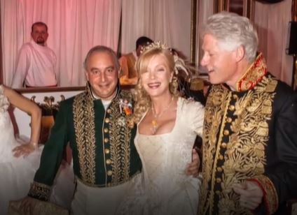 빌 클린턴 전 미국 대통령과 스스럼 없이 어울릴 정도로 피터 그린 회장 부부는 정재계 발이 넓었다. BBC 동영상 캡처
