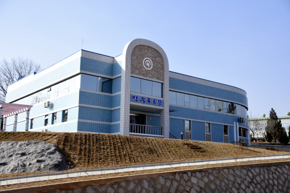 북한 강서약수공장 약수목욕탕