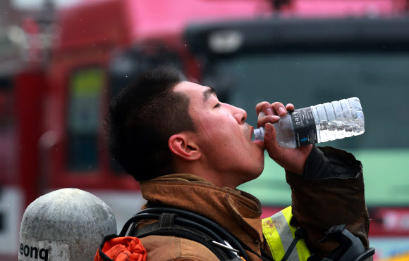 끝없이 흐르는 땀