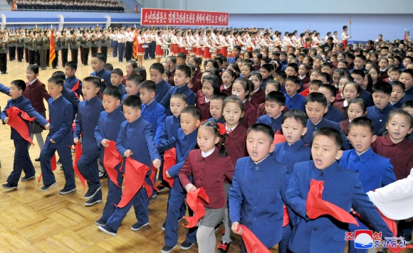 북한 김정일 생일 맞아 조선소년단 전국연합단체대회