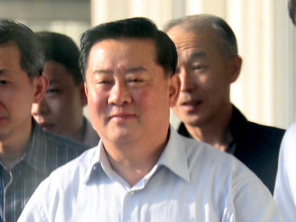 영빈관 나서는 김철규