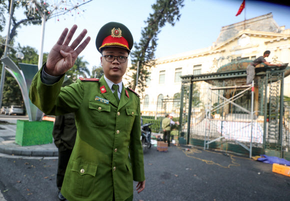 ‘근접 촬영은 안 됩니다’