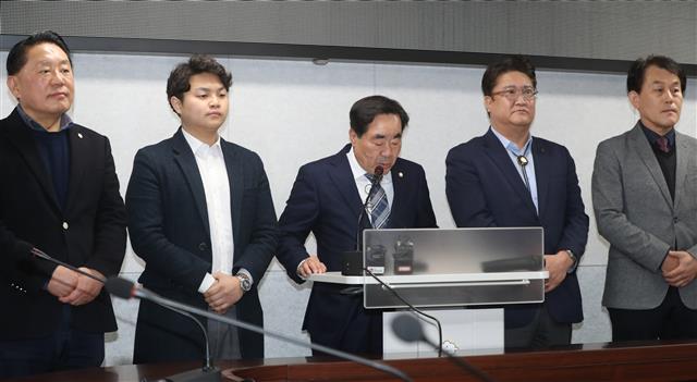 ‘이학재 의원 폭언’에 대해 기자회견 하는 인천 서구의회