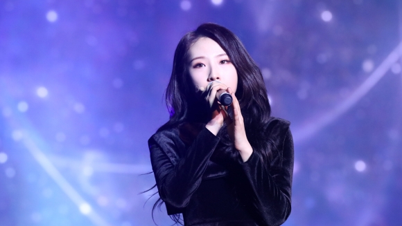 이달의 소녀 두 번째 단독 콘서트 ‘루나벌스’ 공연 중 하슬. 블록베리크리에이티브 제공
