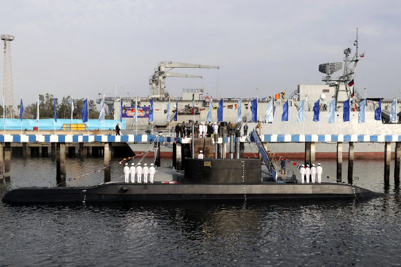 美 보란듯… 이란, 크루즈미사일 탑재 잠수함 ‘정복자’ 진수 