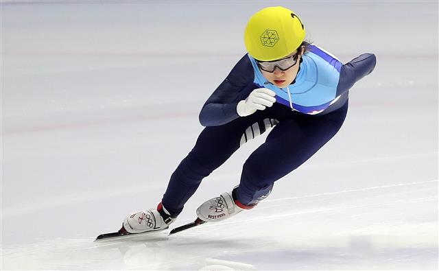 최민정(성남시청)이 19일 서울 양천구 목동 실내빙상장에서 열린 제100회 전국 동계체육대회 쇼트트랙 여자 일반부 1500m 준결승에서 역주하고 있다. 2019.2.19 뉴스1
