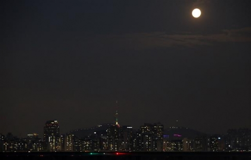 정월대보름...서울 하늘 밝히는 ‘슈퍼문’