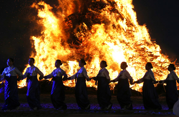 강강술래~강강술래~