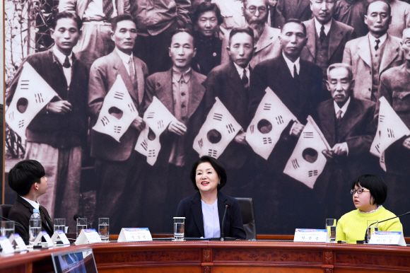 김정숙 여사가 25일 오후 청와대에서 열린 독립유공자 후손 초청 행사에서 인사말을 하고 있다. 2019. 2. 25. 도준석 기자 pado@seoul.co.kr
