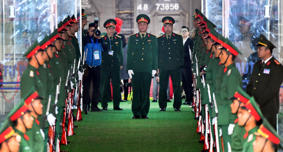 25일 베트남 하노이 둥당역에서 김정은 위원장의 도착을 앞두고 리허설이 열리고 있다. 2019.2.25  박지환 기자 popocar@seoul.co.kr