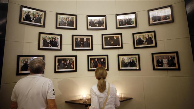 멜리아호텔에 걸린 각국 정상 기념 사진