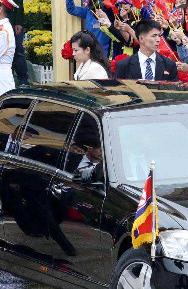 김정은 차량 뒤 현송월