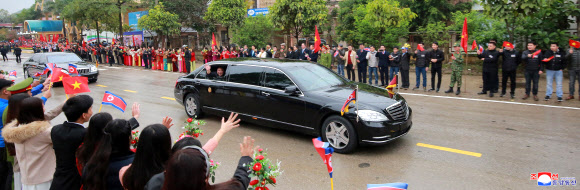 26일 김정은 북한 국무위원장이 베트남 하노이에 도착했다고 27일 조선중앙통신이 보도했다. 2019.2.27  연합뉴스