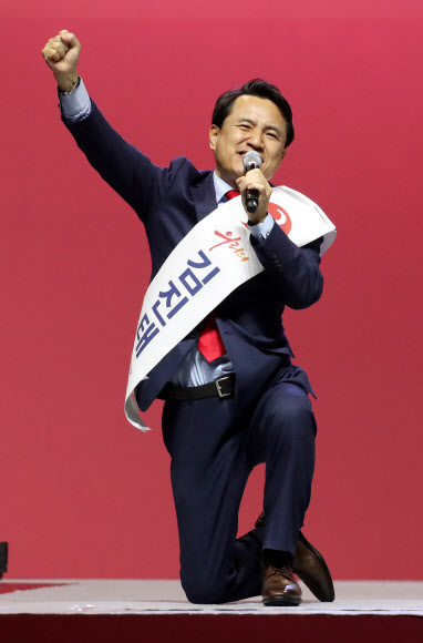 27일 오후 경기도 고양시 킨텍스에서 열린 자유한국당 전당대회에서 김진태 당 대표 후보가 당원들에게 지지를 호소하고 있다. 2019.2.27  연합뉴스