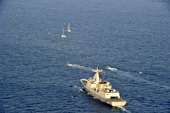 청해부대 28진, 아덴만 해역서 요트 구조