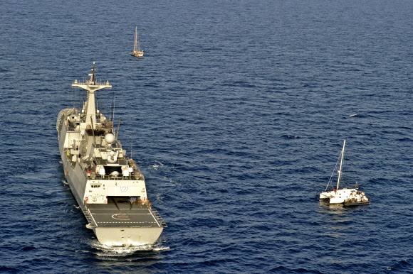 청해부대 28진, 아덴만 해역서 요트 구조