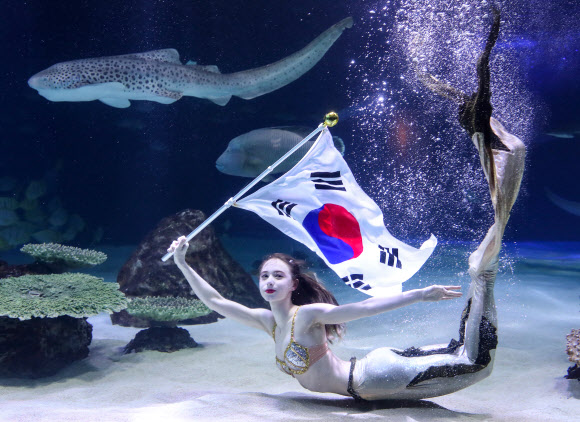 인어와 물고기가 펼치는 3.1 독립운동 100주년 기념 퍼포먼스