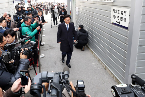 6차 공판 출석하는 이재명 경기지사