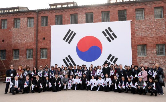 서대문 형무소 찾은 독립운동가 후손들