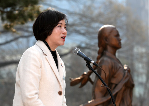 인사말하는 유은혜 부총리