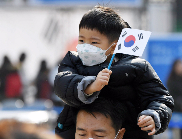 미세먼지도 막지못하는 태극기사랑