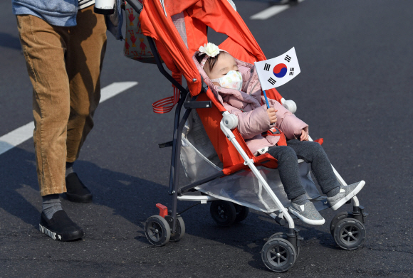 유모차에도 태극기
