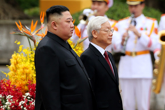공식환영식 받는 김정은 국무위원장과 베트남 주석