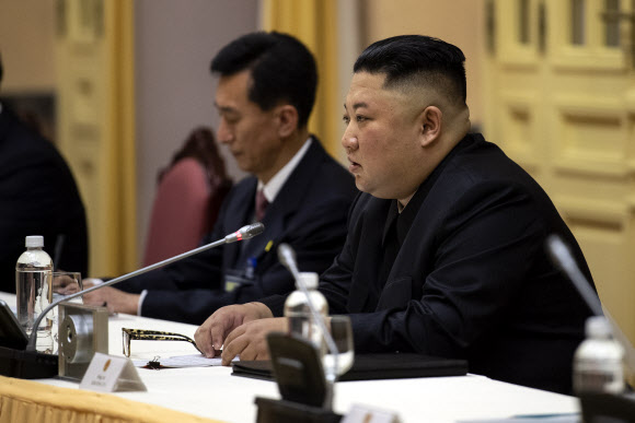 발언하는 김정은 국무위원장