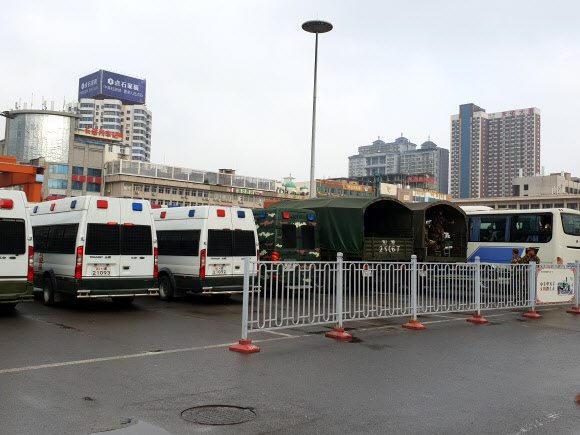 창사역 앞 삼엄한 경계