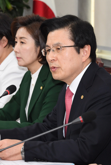 자유한국당은 4일 황교안 대표 주재로 최고위원회의를 열고 정치현안에 대하여 논의했다. 2019.3.4. 김명국 선임기자 daunso@seoul.co.kr