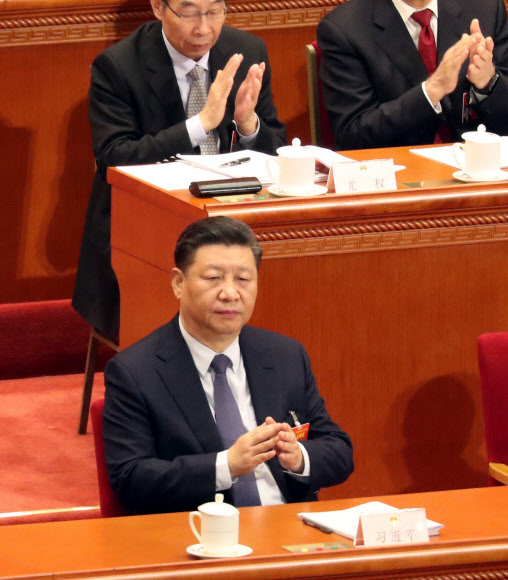 박수 치는 시진핑 주석