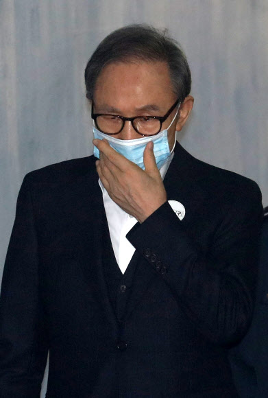 법정 향하는 이명박