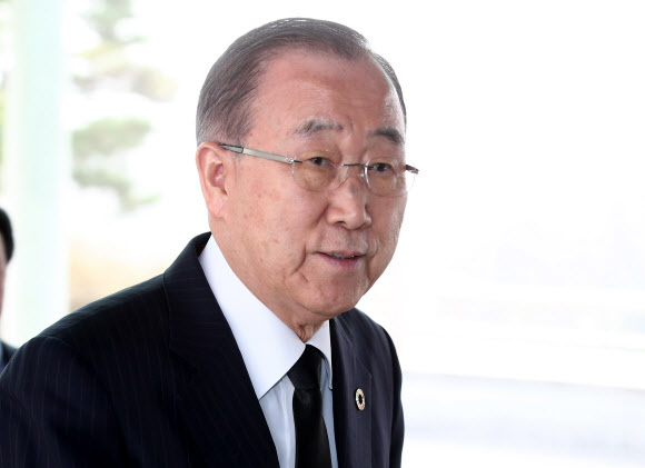 박용곤 명예회장 빈소 찾은 반기문 전 총장