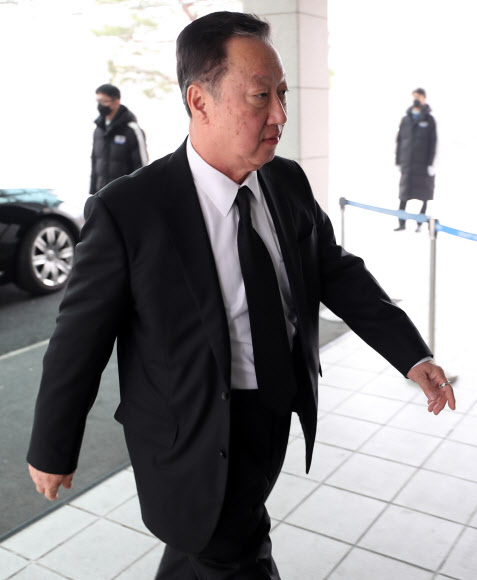 빈소 향하는 박용만 회장