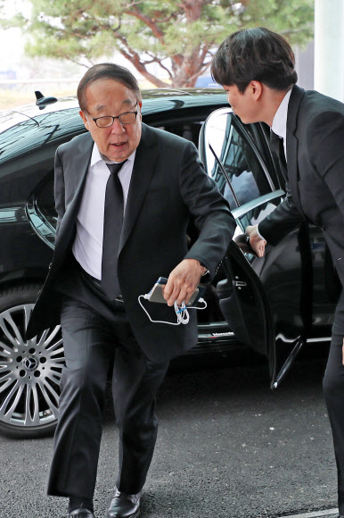 박용곤 명예회장 빈소 찾은 박용성 전 회장