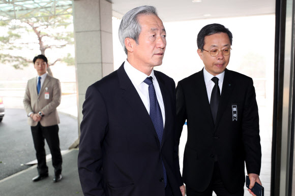 박용곤 명예회장 빈소 찾은 정몽준