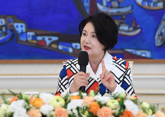 김정숙 여사가 6일 오후 청와대에서 열린 아세안 3개국 유학생 초청 행사에서 인사말을 하고 있다. 2019. 3. 6. 도준석 기자 pado@seoul.co.kr