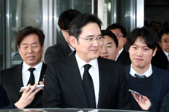 박용곤 명예회장 빈소 찾은 이재용