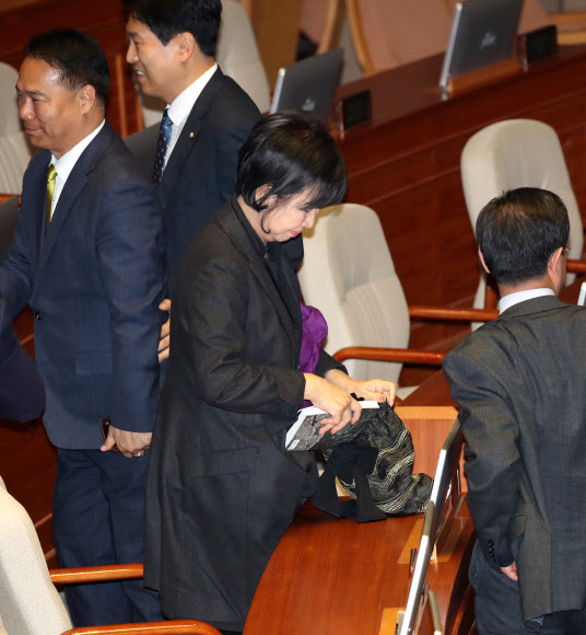 손혜원 의원이 7일 오후 국회 본회의장에서 열린 제367회 임시회 개회식에 참석하고 있다. 2019.3.7  연합뉴스