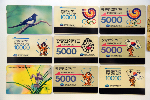 서울아시안게임이 개최된 1986년 처음 설치된 카드 공중전화에 사용된 공중전화카드. 2019. 3. 5 정연호 기자 tpgod@seoul.co.kr