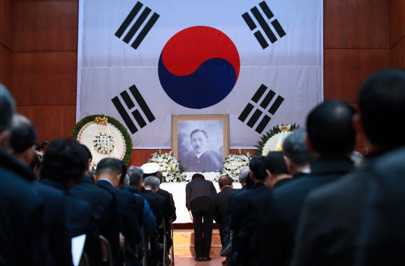 도산의 정신을 기리며