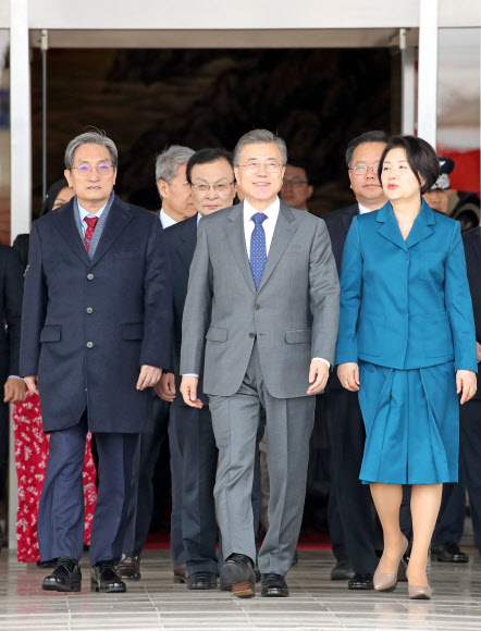 아세안 3개국 순방 나서는 문 대통령