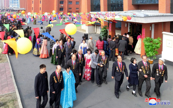 투표하러 온 북한 시민들