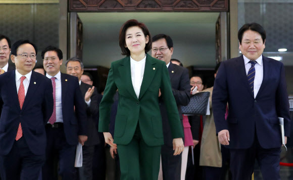 나경원 ‘본회의장을 나오며’