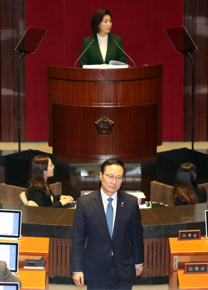중단된 나경원 원내대표 연설