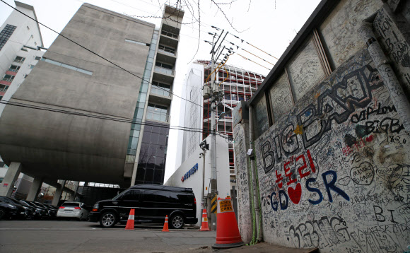 승리 입건에 YG 시총 천억 증발