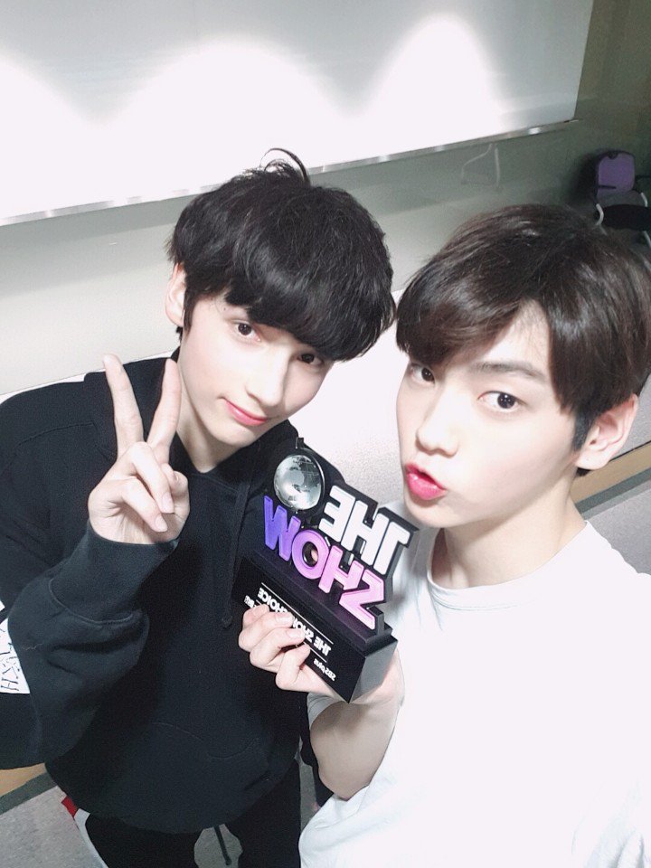 투모로우바이투게더 공식 트위터 캡처