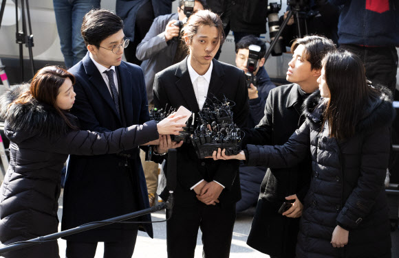 정준영, 피의자 신분으로 경찰 출석