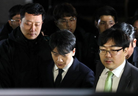 16시간 밤샘조사 마친 승리